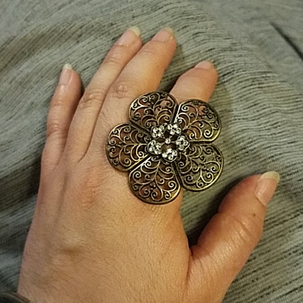 Flower stretchy ring - Picture 4 of 4